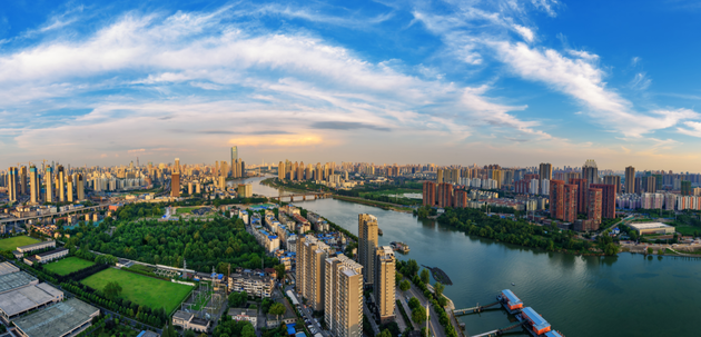 一(yī)季度土地市場量價齊跌 強二線城市成房企争奪熱點